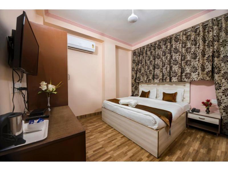 Hotel Bleue Mont Váránaszi Kültér fotó